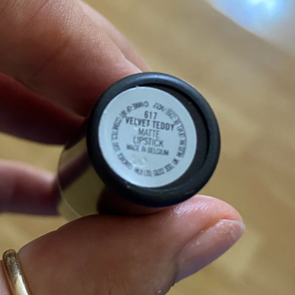 MAC MATTE LIPSTICK ROUGE COLOR 617 VELVET TEDDY FULL SIZE - Picture 6 of 6